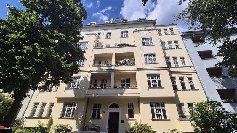 ANFRAGEN BITTE ÜBER DAS KONTAKTFELD +++ Hochparterre-Wohnung mit Balkon nahe Olivaer Platz — photo 1